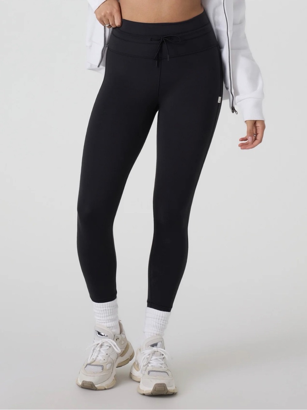 Vuori Daily Form Legging in Black. Size Medium